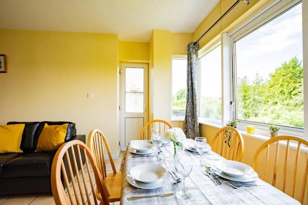 84 - Three Bed Apt By Shortstays Голуэй 0*,  Ирландия