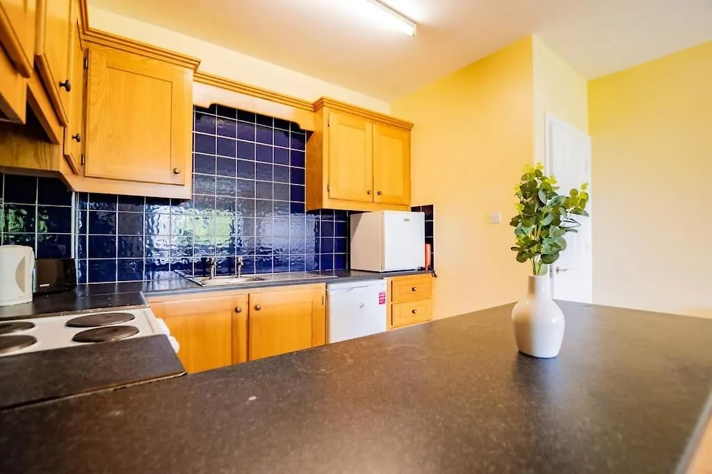84 - Three Bed Apt By Shortstays Голуэй 0*,